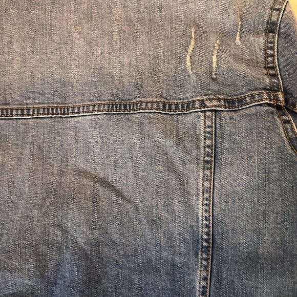 Caslon Women's Oversized Truckers Denim Jacket, size M - Picture 8 of 11